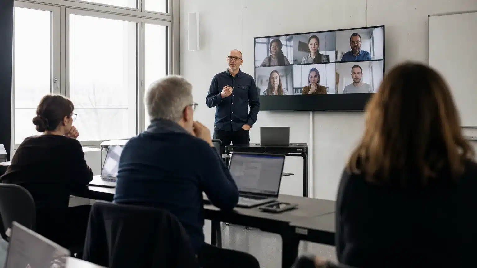 Hybrid pro Lektion plus Aufzeichnung jeder Lektion: das Studium ist schweizweit planbar